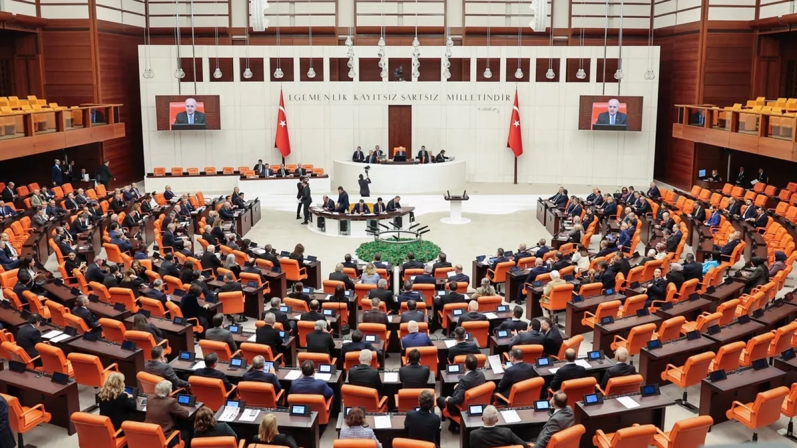 1200x675-en-dusuk-emekli-maas-ayligi-duzenlemesini-iceren-madde-tbmmde-kabul-edildi-1769044736334