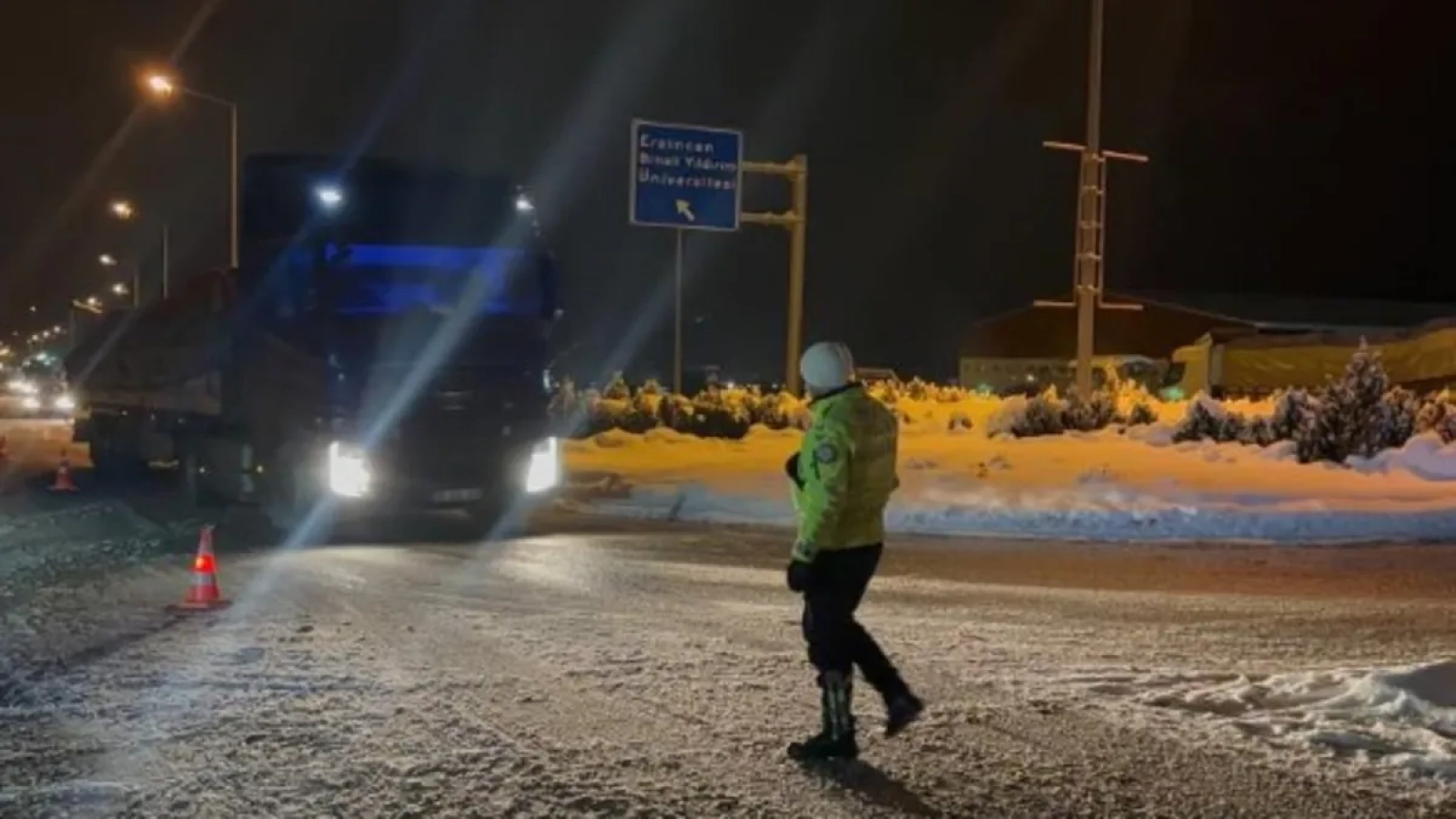 1200x675-erzincan-sivas-karayoluna-cig-dustu-ulasima-kapandi-1769112873100