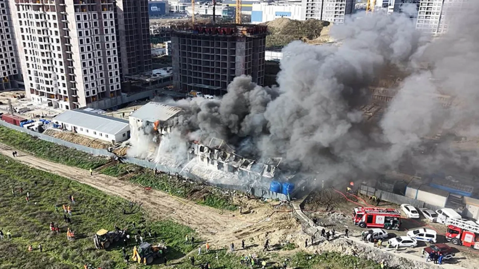 1200x675-esenyurtta-santiyedeki-konteynerde-yangin-1-yarali-1767792773074