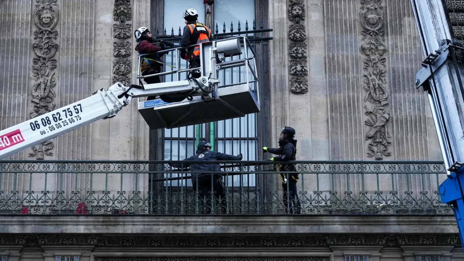 1200x675-fransada-tarihi-vurgun-louvre-muzesi-soygununa-ait-yeni-goruntuler-ortaya-cikti-1768885499727