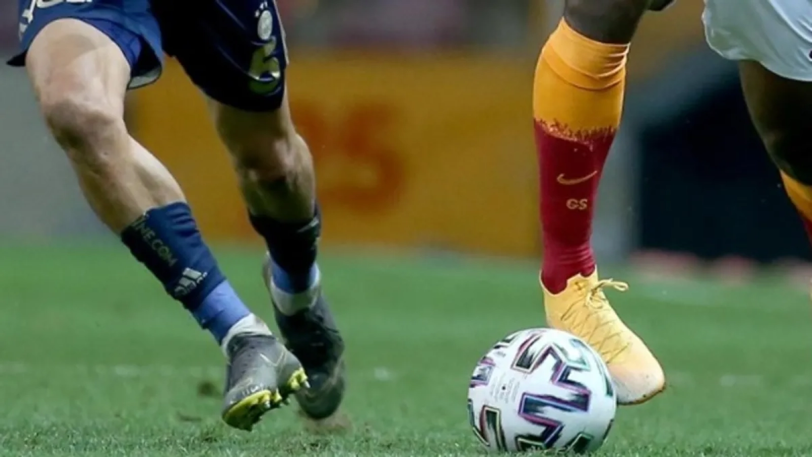 1200x675-galatasaray-fenerbahce-derbisinin-hakemi-belli-oldu-1767885481761