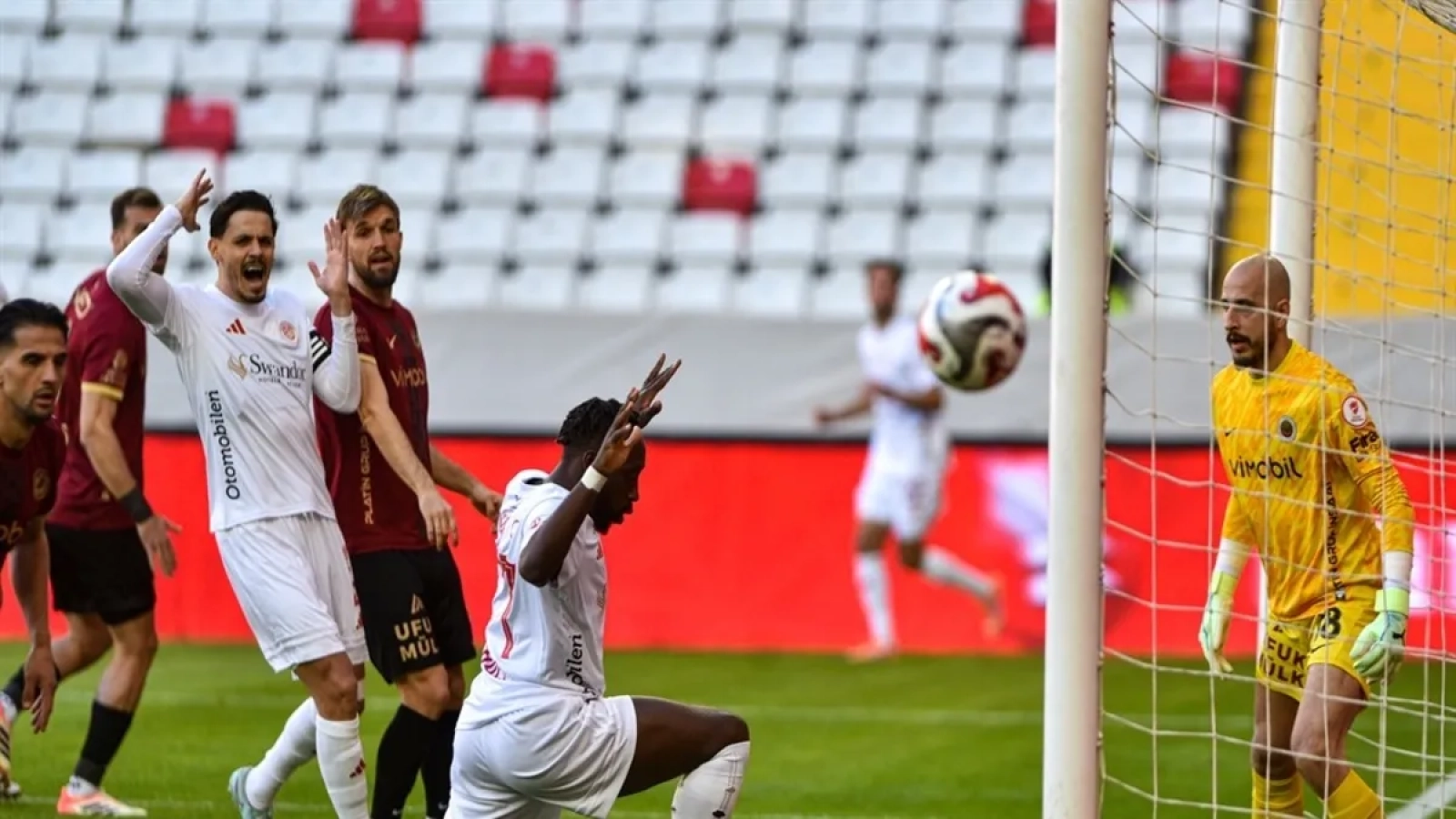 1200x675-genclerbirligi-antalyada-3-puani-tek-golle-aldi-1768401895723