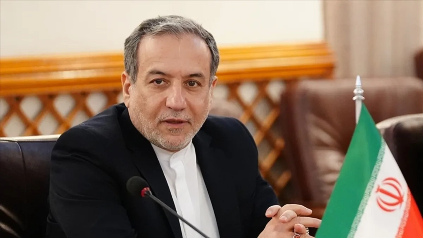 1200x675-gonderilen-davet-iptal-edildi-iran-disisleri-bakani-erakciden-davosa-sert-tepki-1768875659404