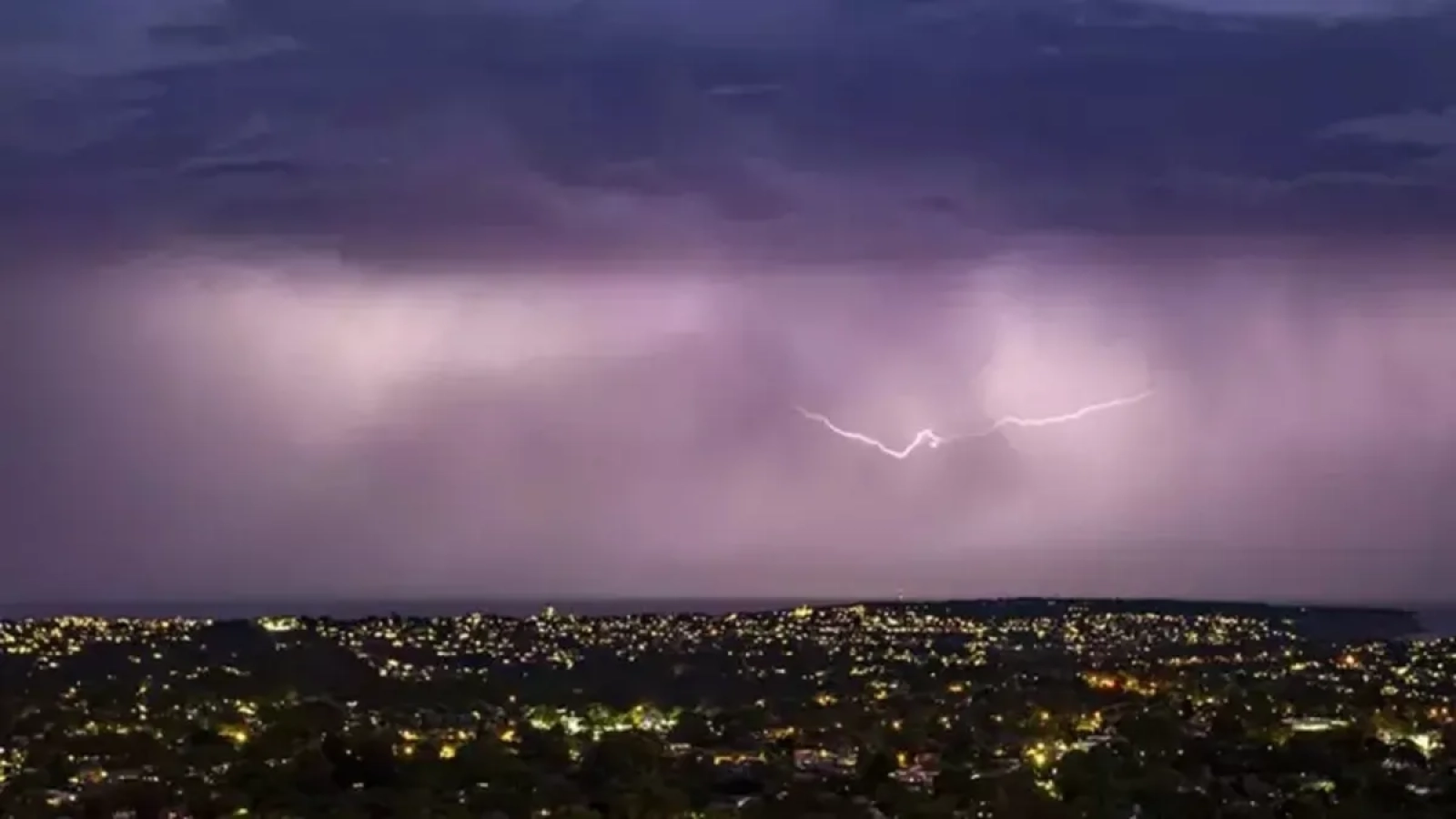 1200x675-guney-afrikada-yildirim-dustu-2-olu-1767534256003