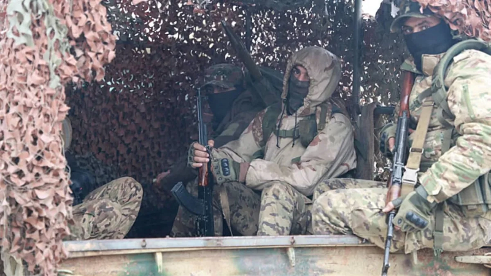 1200x675-halepten-sonra-sira-firat-nehrinin-batisinda-suriye-ordusundan-askeri-alan-ilani-1768296502926