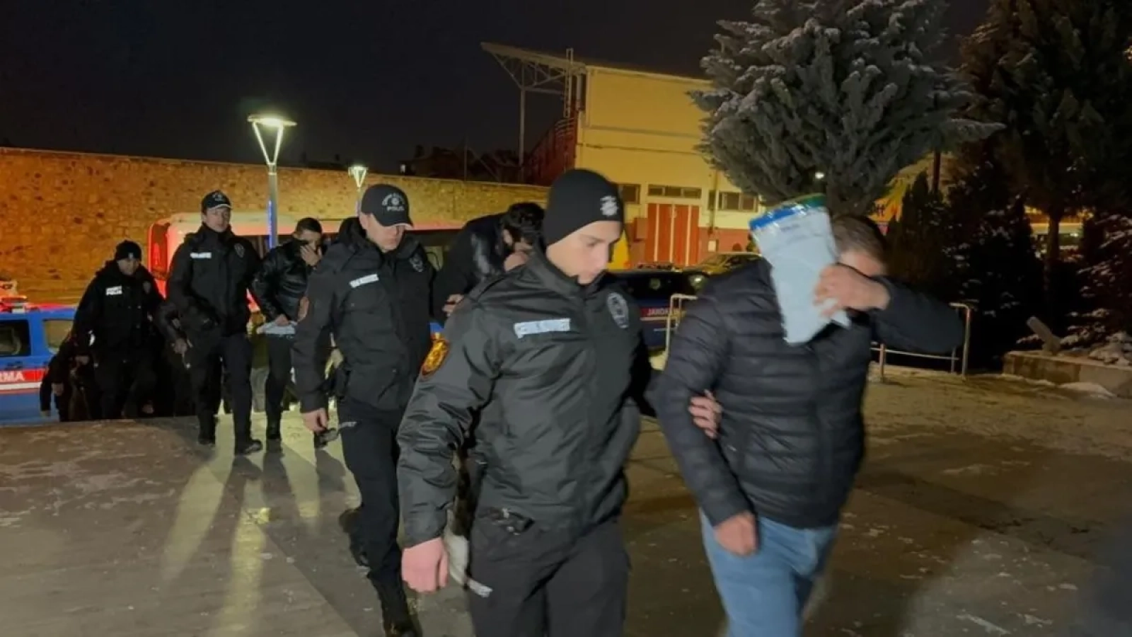 1200x675-iki-ilde-tefecilik-operasyonu-35-tutuklama-1768574400349