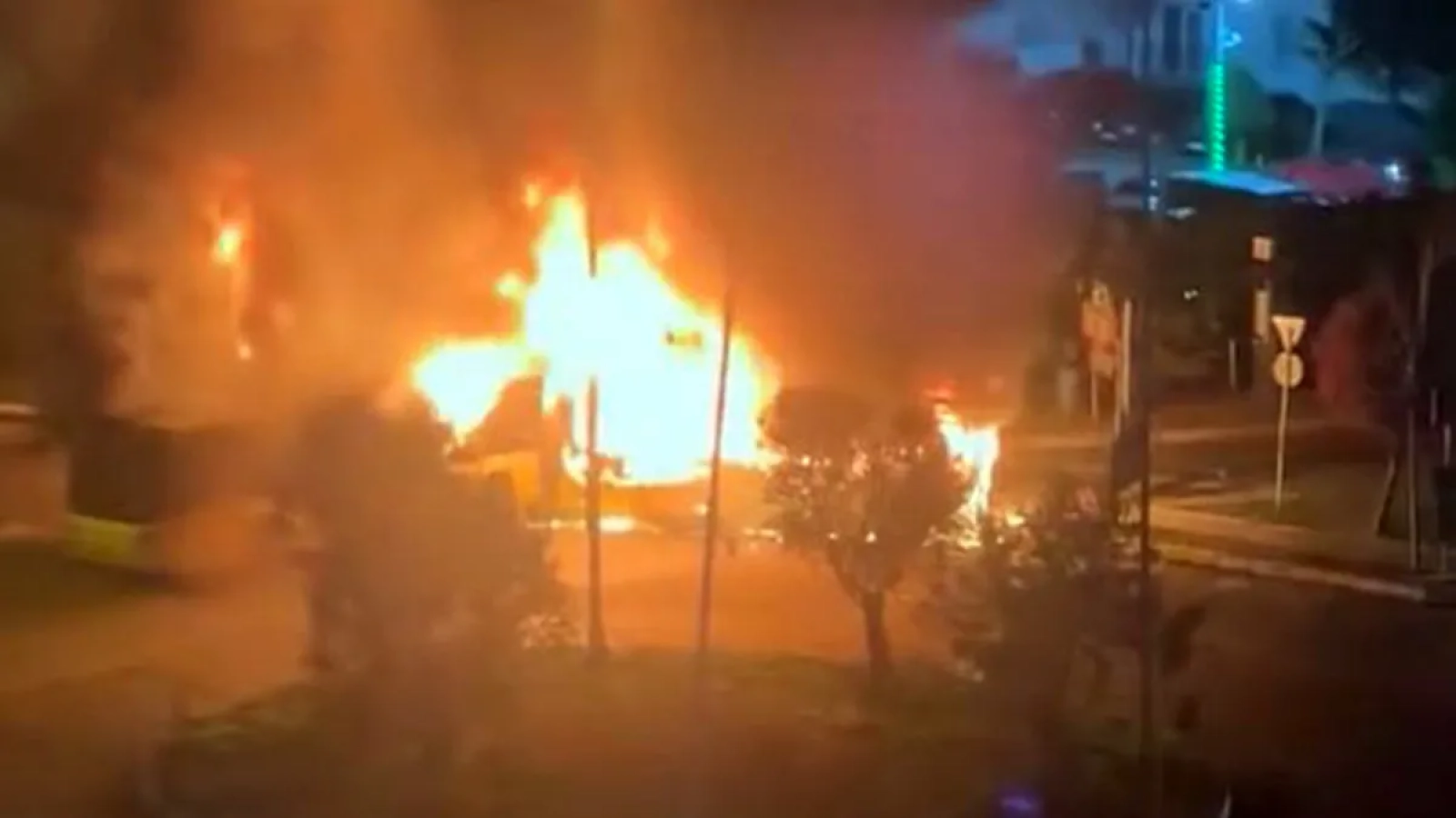 1200x675-ispartakulede-iett-otobusu-alev-topuna-dondu-1768464190406