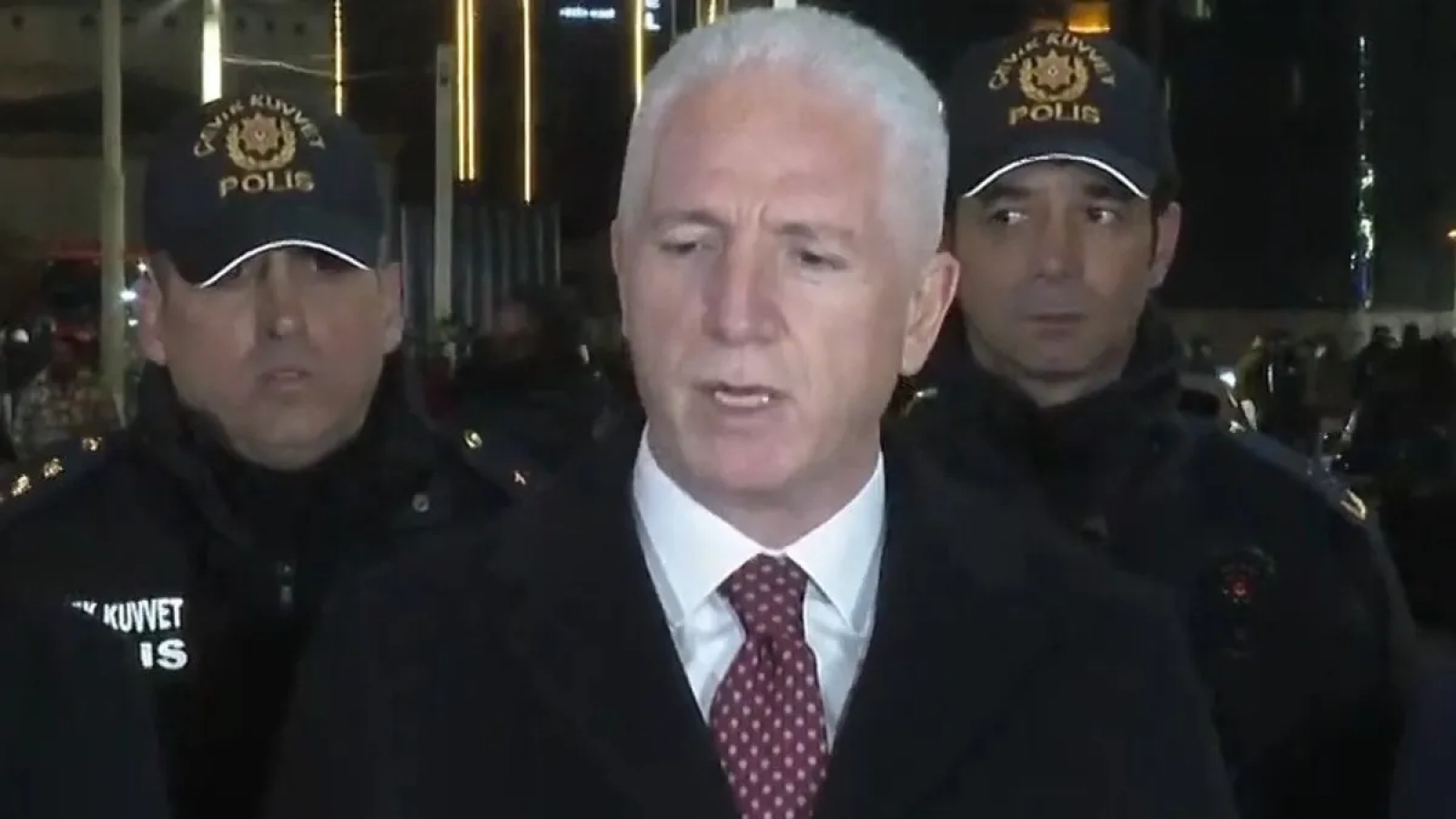 1200x675-istanbul-valisi-davut-gul-taksim-meydaninda-denetimleri-inceledi-1767220010250