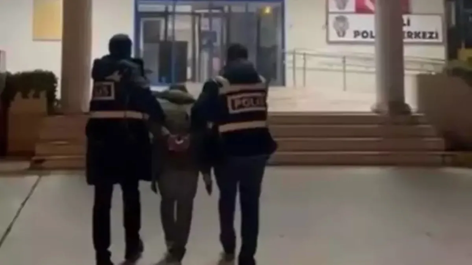 1200x675-izmirde-17-bin-280-sentetik-hap-ele-gecirildi-1-gozalti-1767433713700