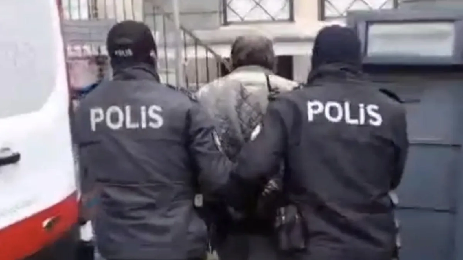 1200x675-izmirde-24-yil-hapis-cezasiyla-aranan-sahis-yakalandi-1767534183485