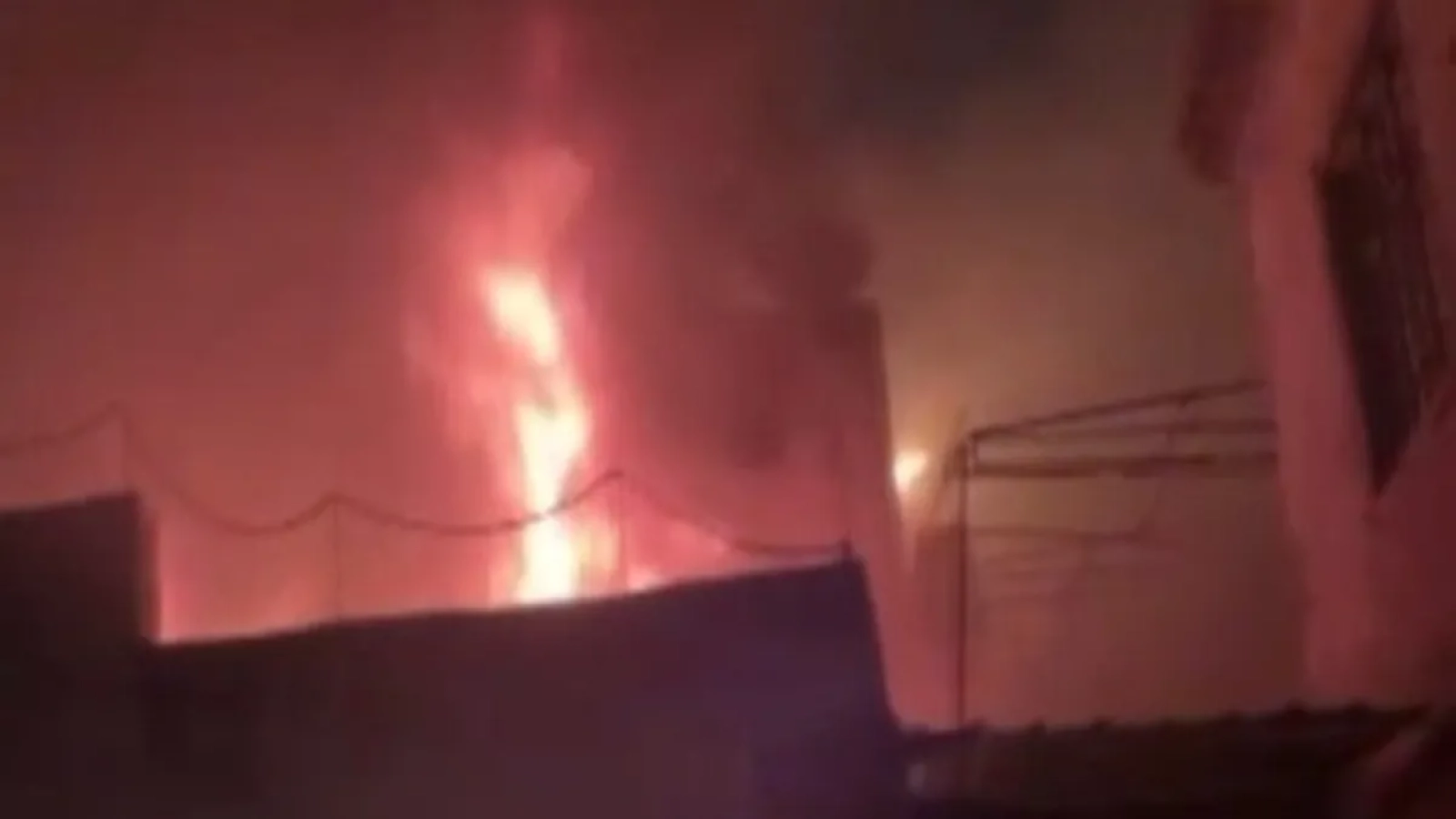 1200x675-kahramanmarasta-metruk-binada-yangin-ahsap-ev-kule-dondu-1768164392603