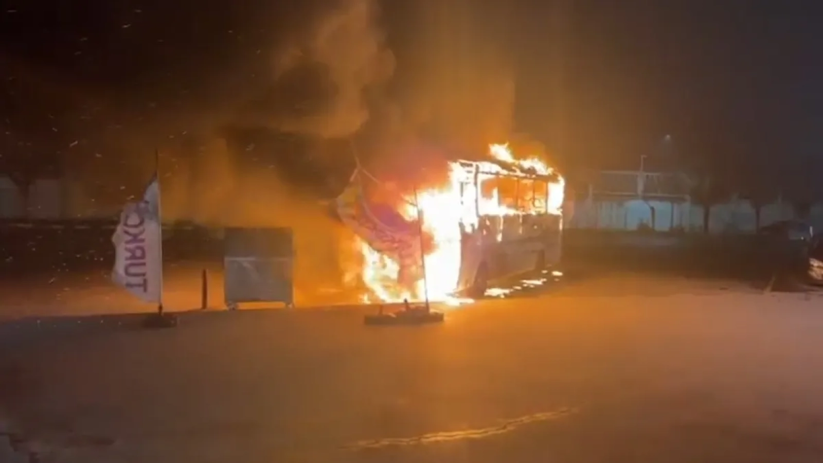 1200x675-kapikulede-yolcu-otobusu-alev-alev-yandi-1769321148133