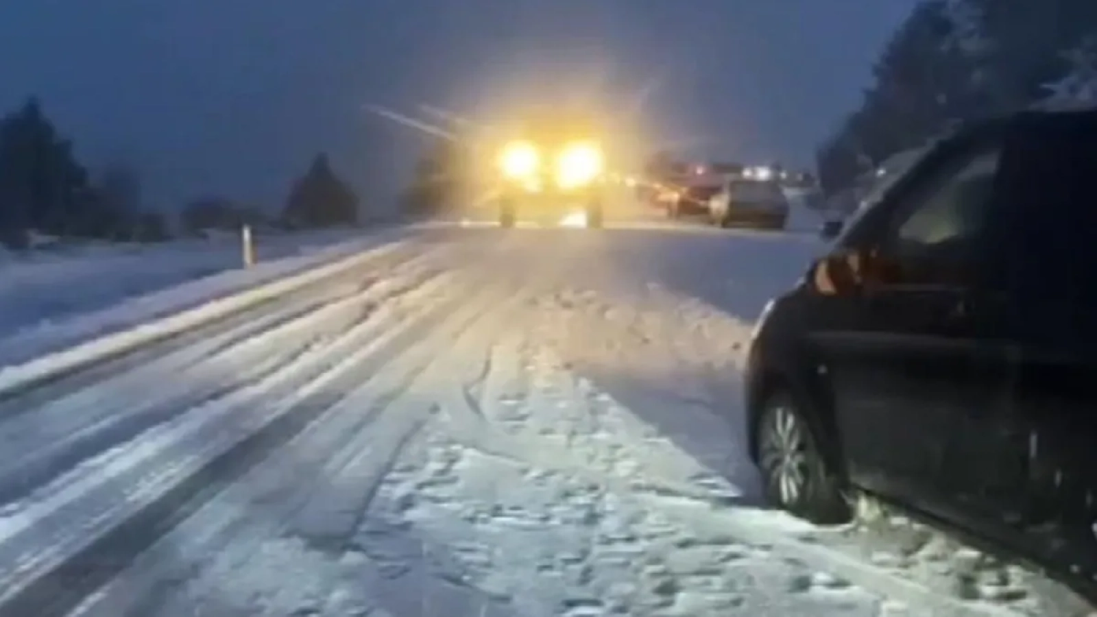 1200x675-kar-akdenizi-vurdu-suruculer-yolda-mahsur-kaldi-1768271194820