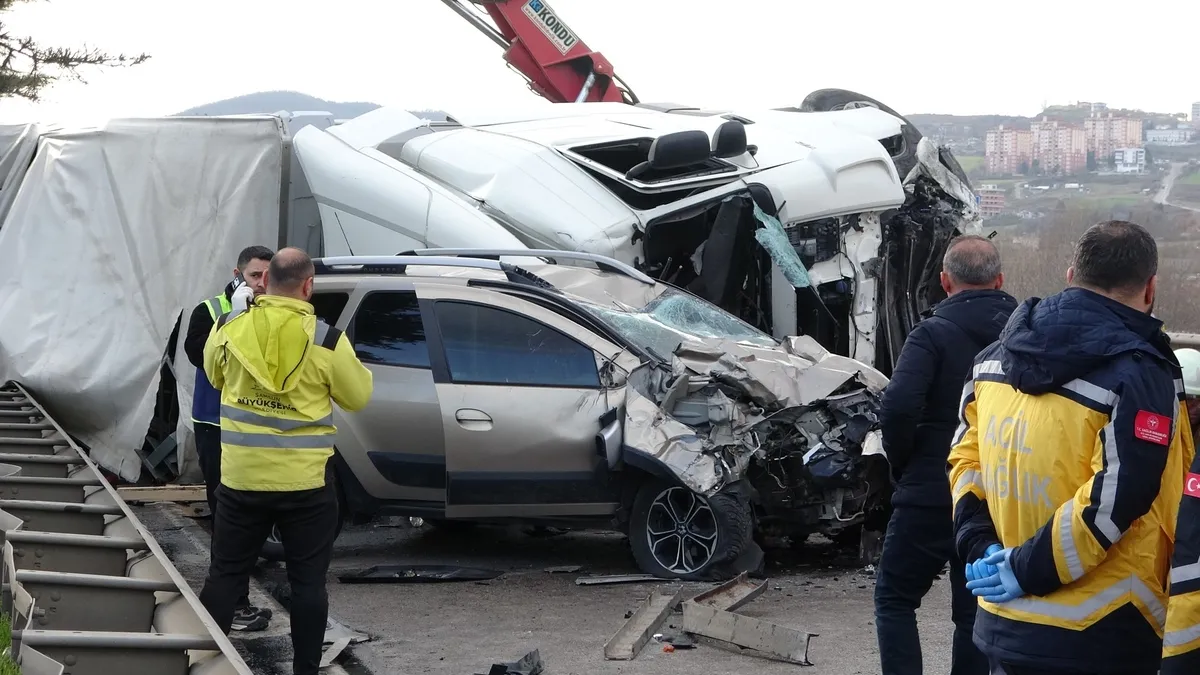 Karşı şeride dalan TIR facia saçtı: 1 ölü 3 yaralı