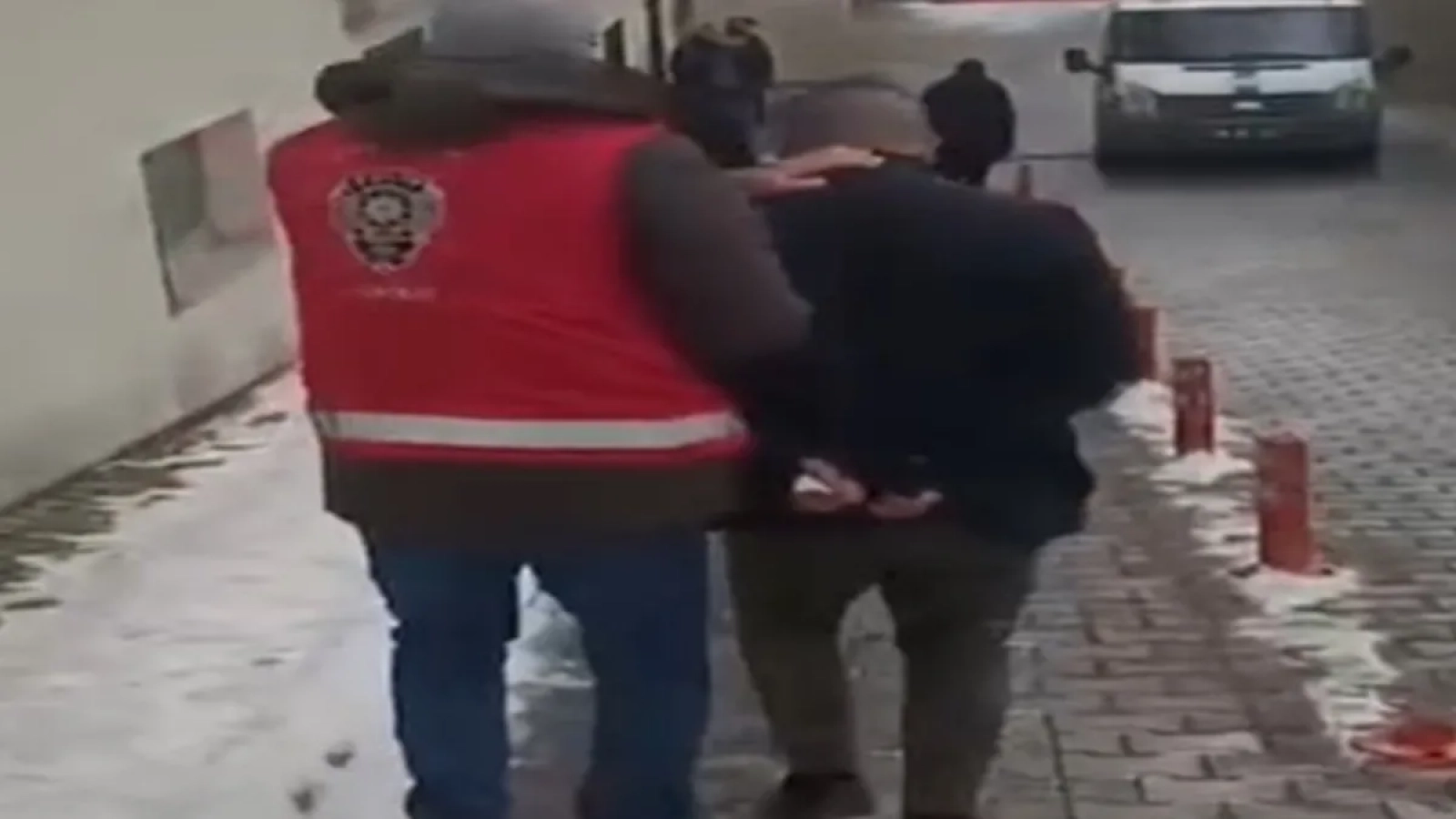 1200x675-kayseride-3-firari-hukumlu-icin-operasyon-supheliler-tutuklandi-1767840803880