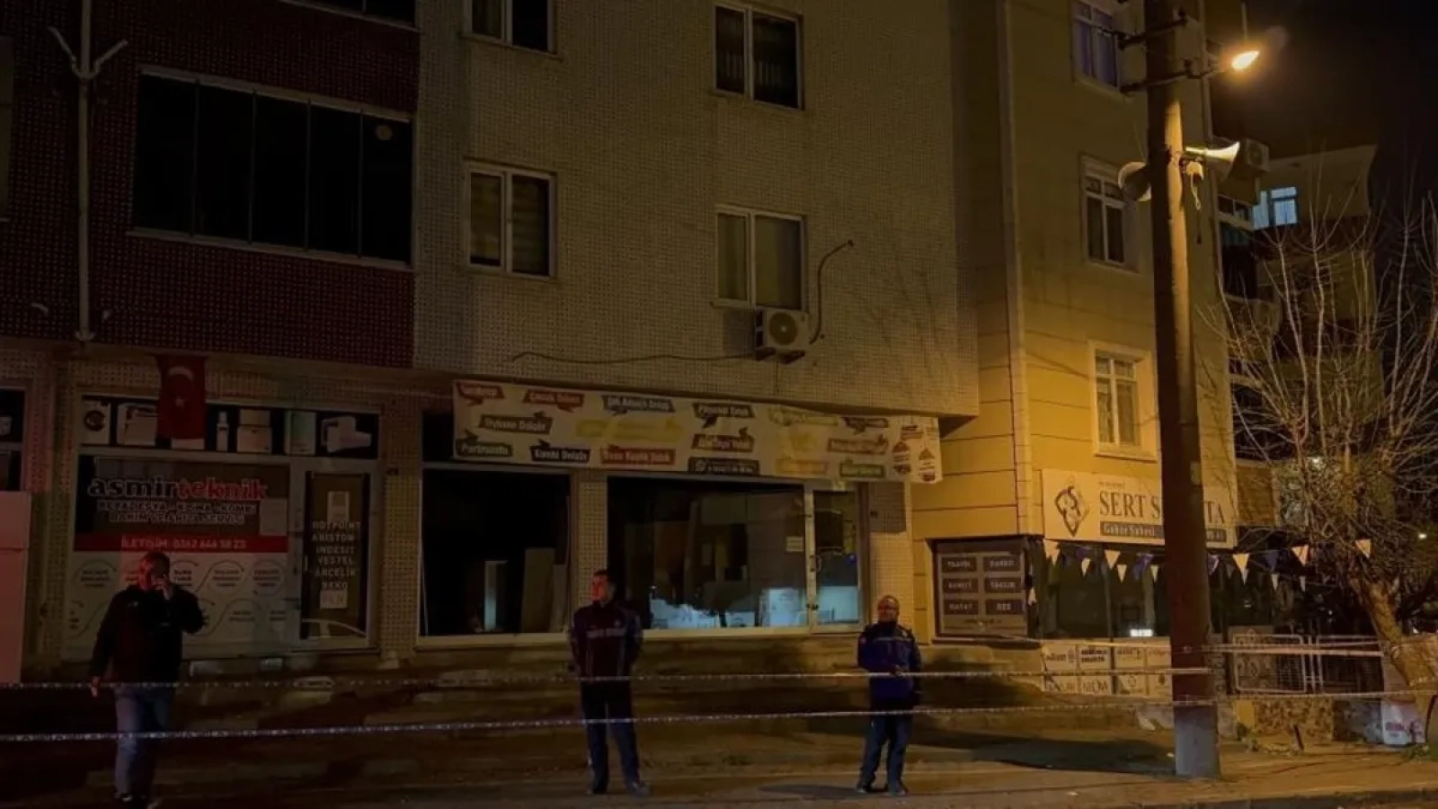 1200x675-kocaelide-5-katli-apartmanin-girisinde-cokme-22-daire-tahliye-edildi-1767812893569