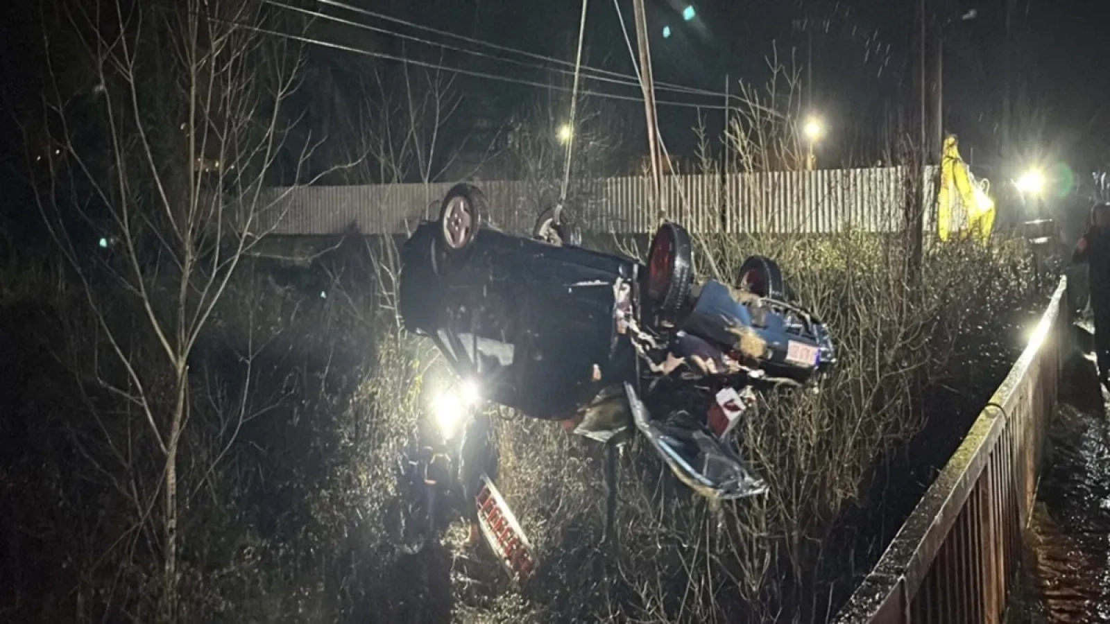 1200x675-kocaelide-feci-kaza-otomobil-caya-uctu-2-olu-1768701325014