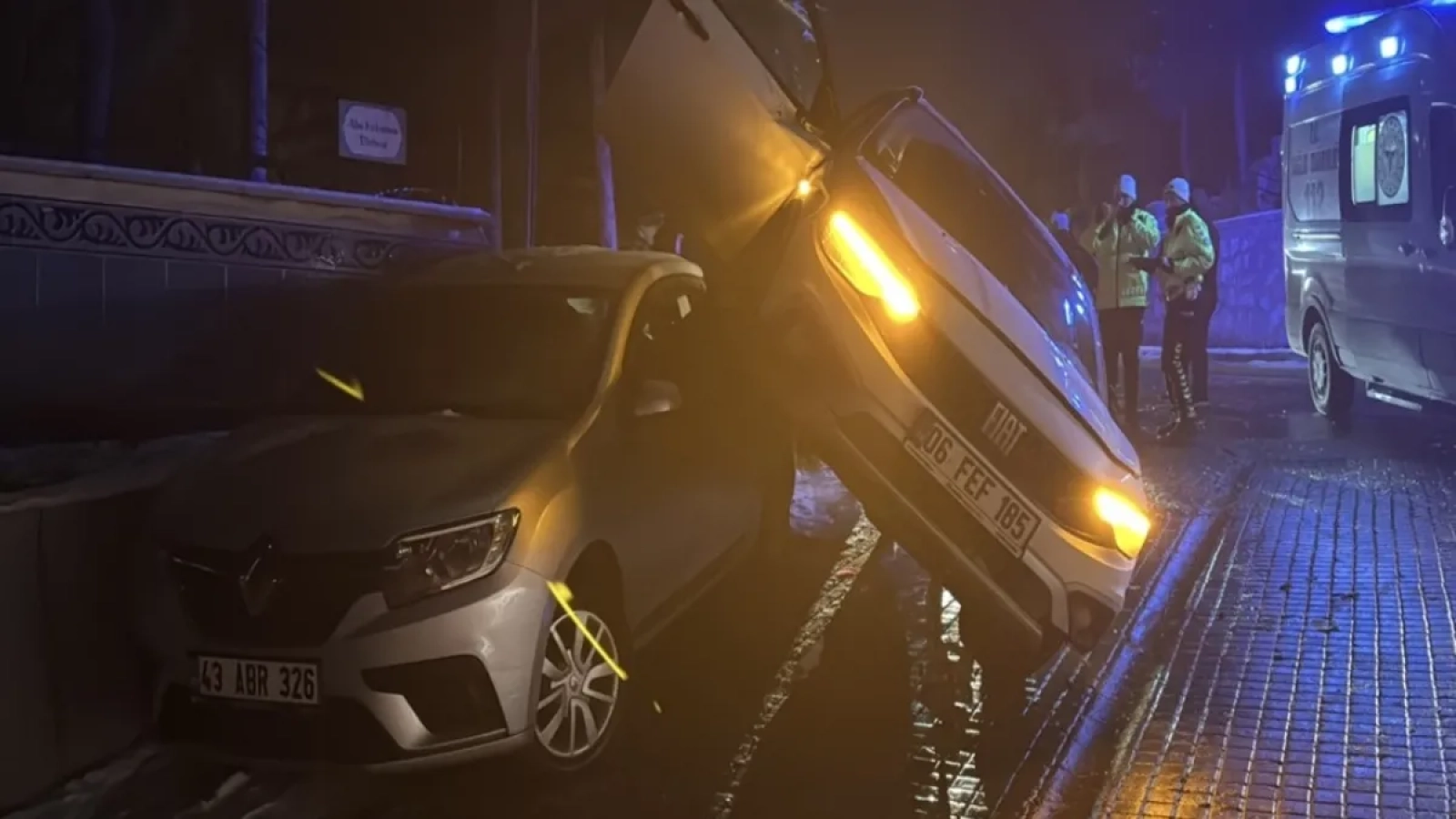 1200x675-kutahyada-buzlanma-facia-getirdi-kayan-otomobil-aracin-uzerine-cikti-1767320356029