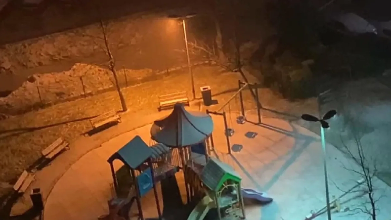 1200x675-megakente-beklenen-kar-geldi-sokaklar-beyaza-burundu-1768702706032