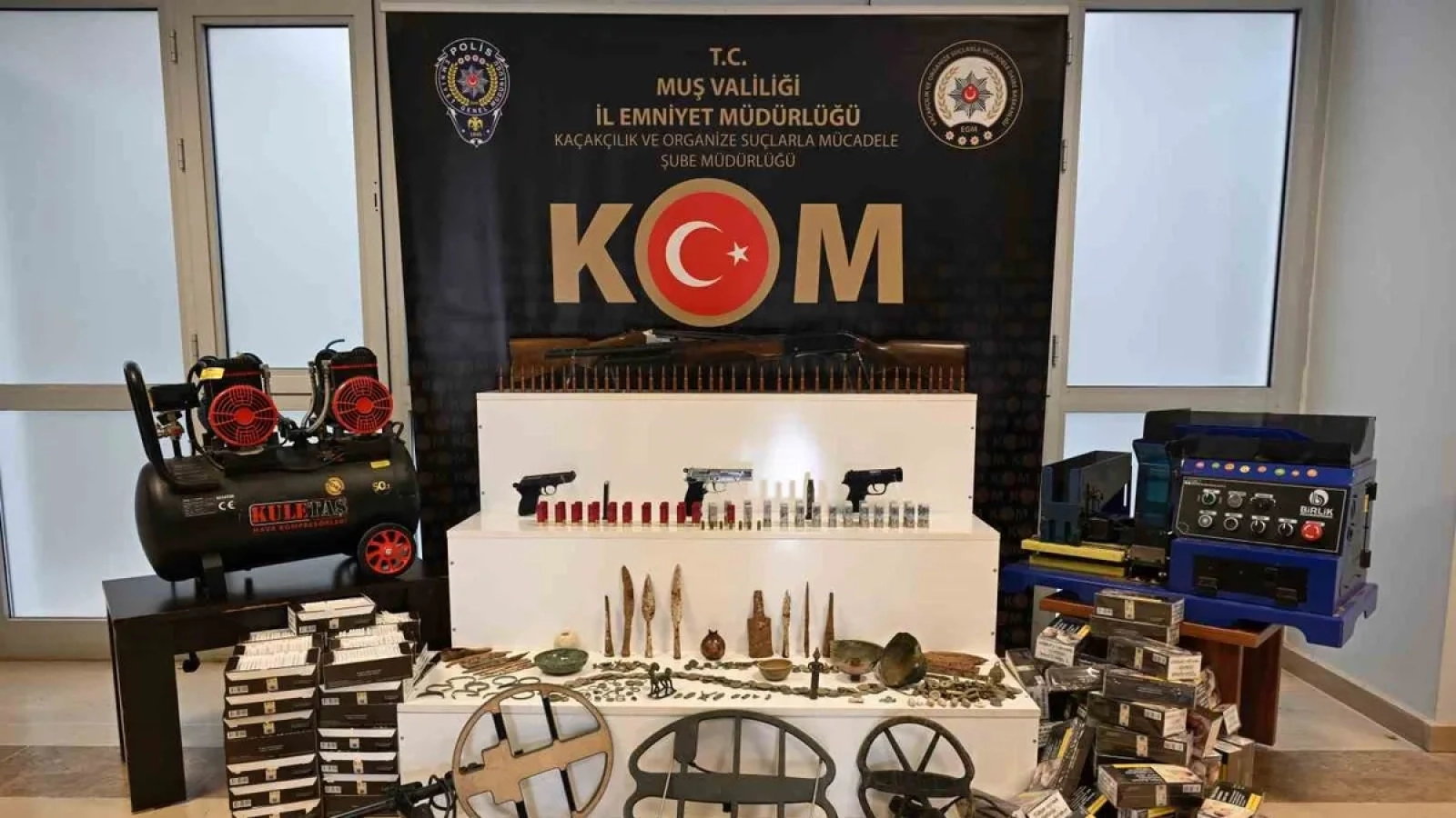 1200x675-musta-silah-muhimmat-ve-tarihi-eser-ele-gecirildi-1768039807295