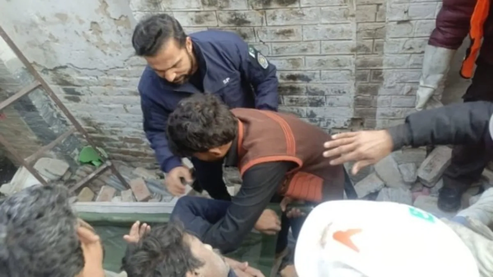 1200x675-pakistanda-dugun-evinde-facia-tup-patladi-gelin-damat-dahil-8-kisi-oldu-1768123111730