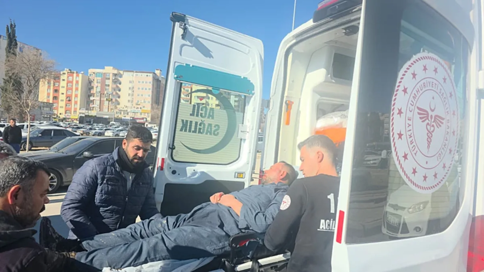 1200x675-sanliurfada-adliye-onunde-kavga-2-yarali-1768474266389