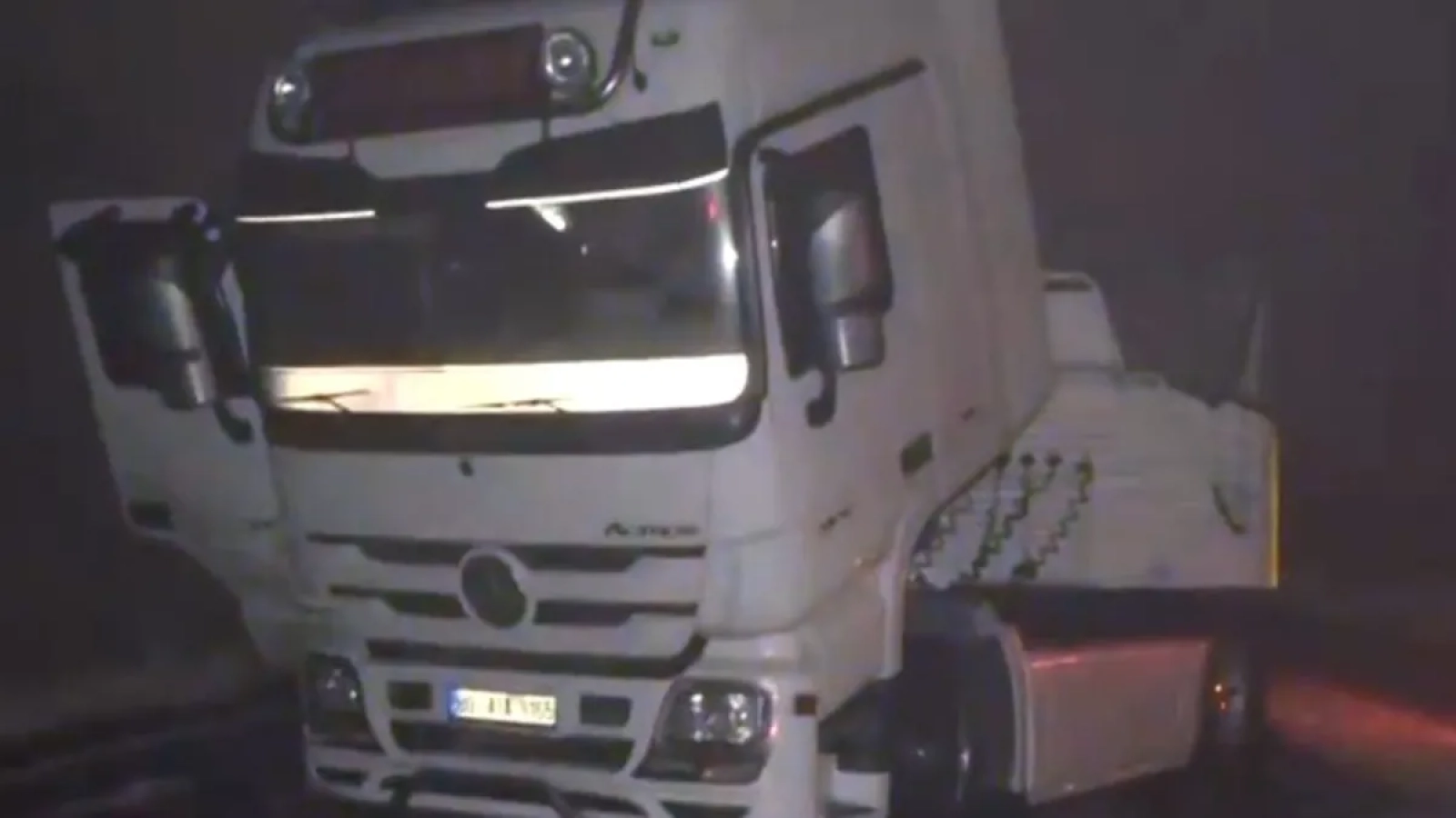 1200x675-sanliurfada-zincirleme-felaket-7-tir-birbirine-girdi-2-yarali-a-haber-bolgede-1767287482901