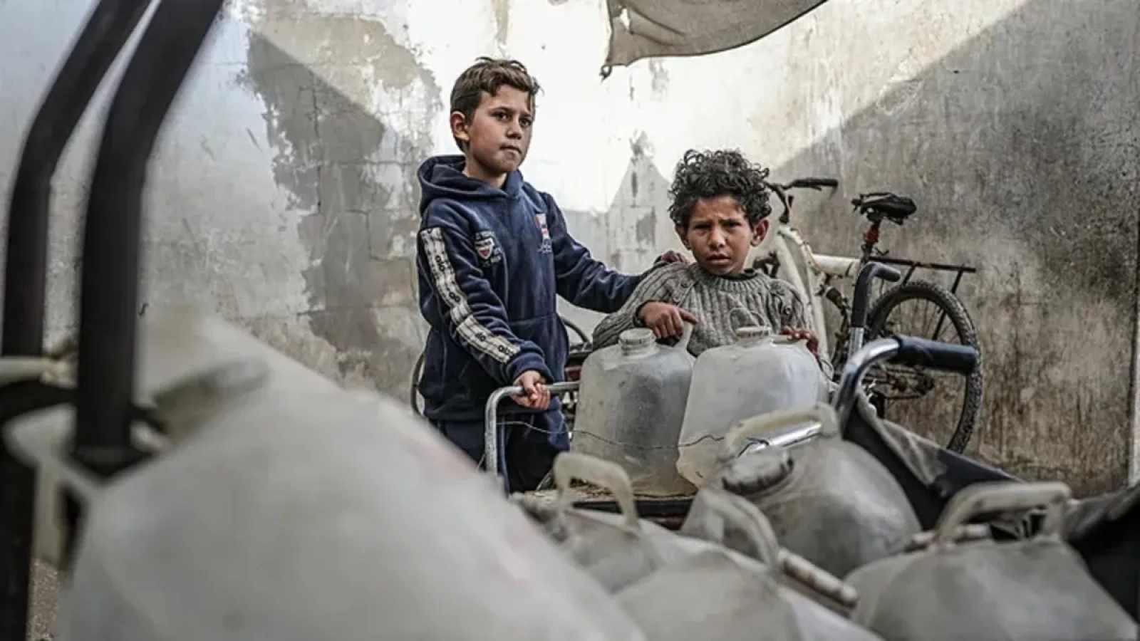 1200x675-soykirimci-israil-ateskese-ragmen-saldiriyor-gazzeliler-yeni-yilin-ilk-sabahina-bombalarla-uyandi-1767332584811