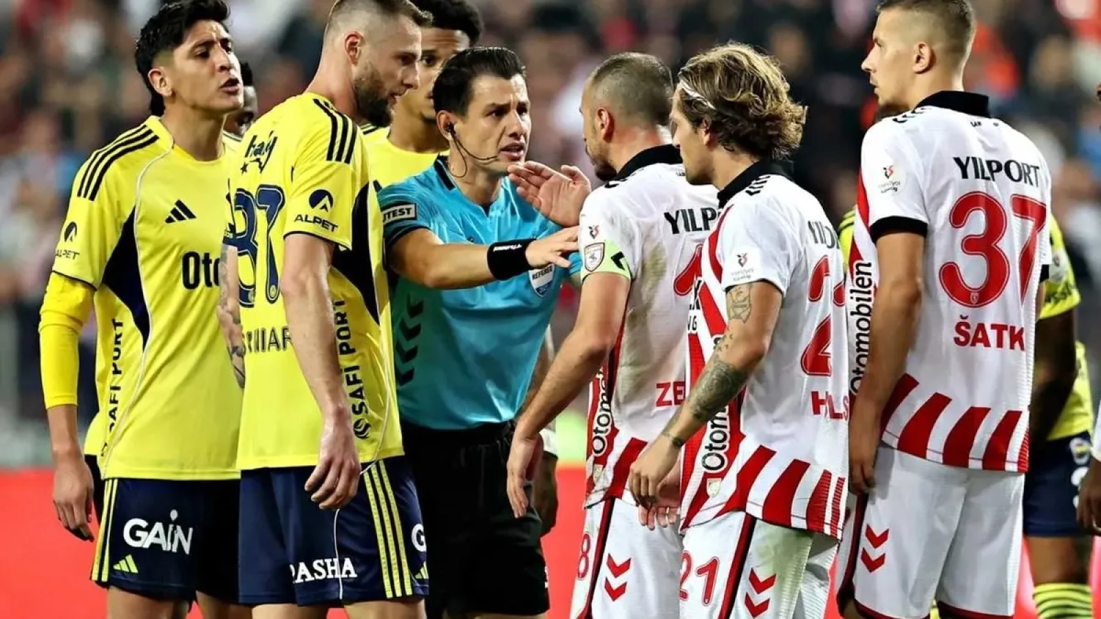 1200x675-super-kupada-dev-heyecan-iste-fenerbahce-samsunspor-ilk-11leri-1767716197423