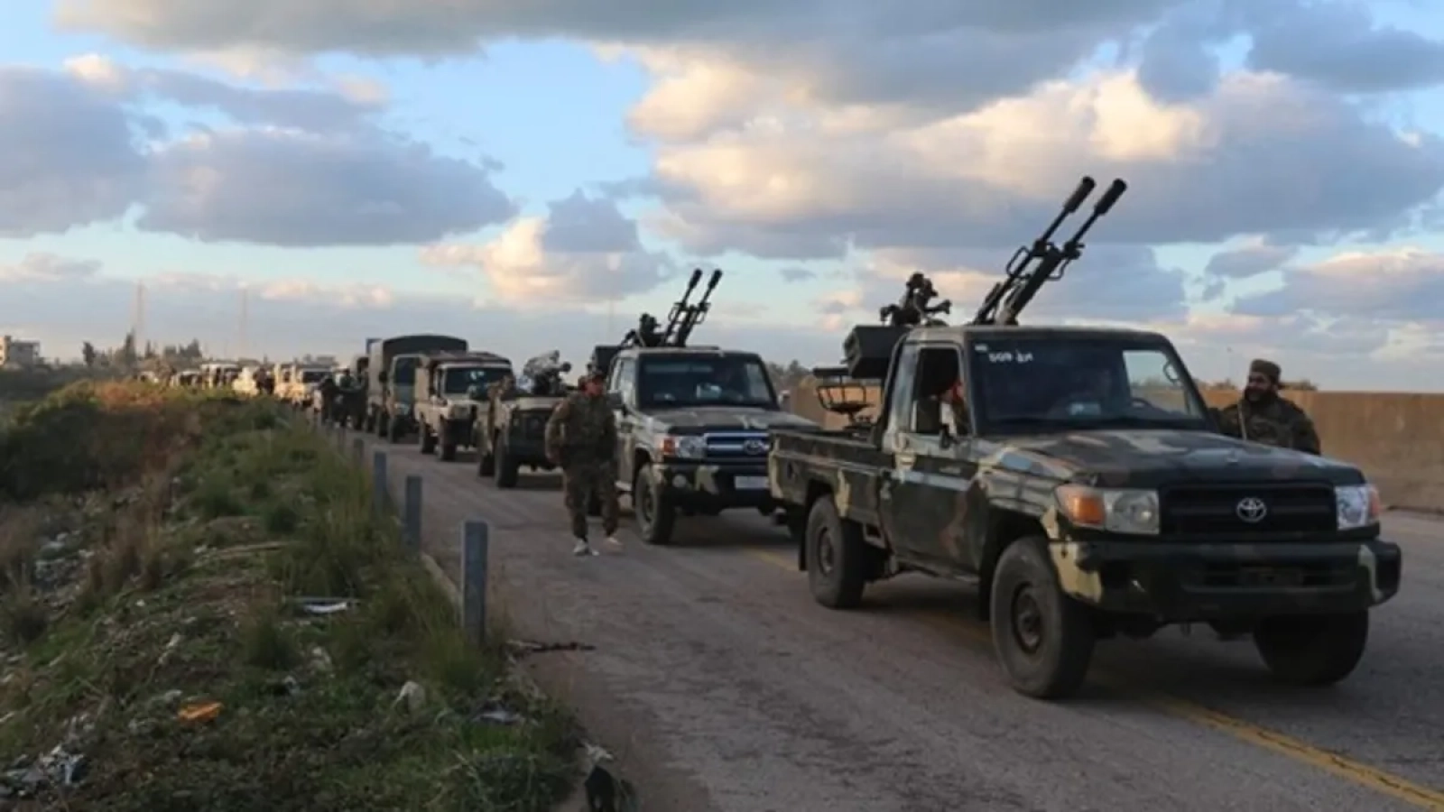 1200x675-suriyede-teroristlerin-engelledigi-siviller-deyr-hafirden-kaciyor-1768489151909