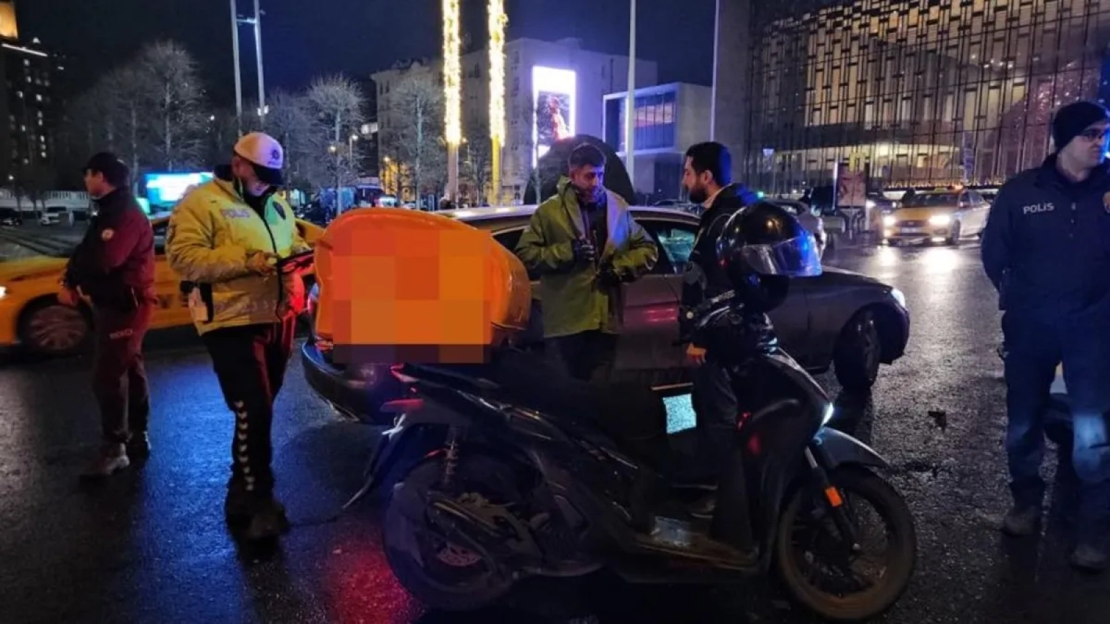 1200x675-taksim-meydaninda-helikopter-destekli-huzur-istanbul-denetimi-1767748634846