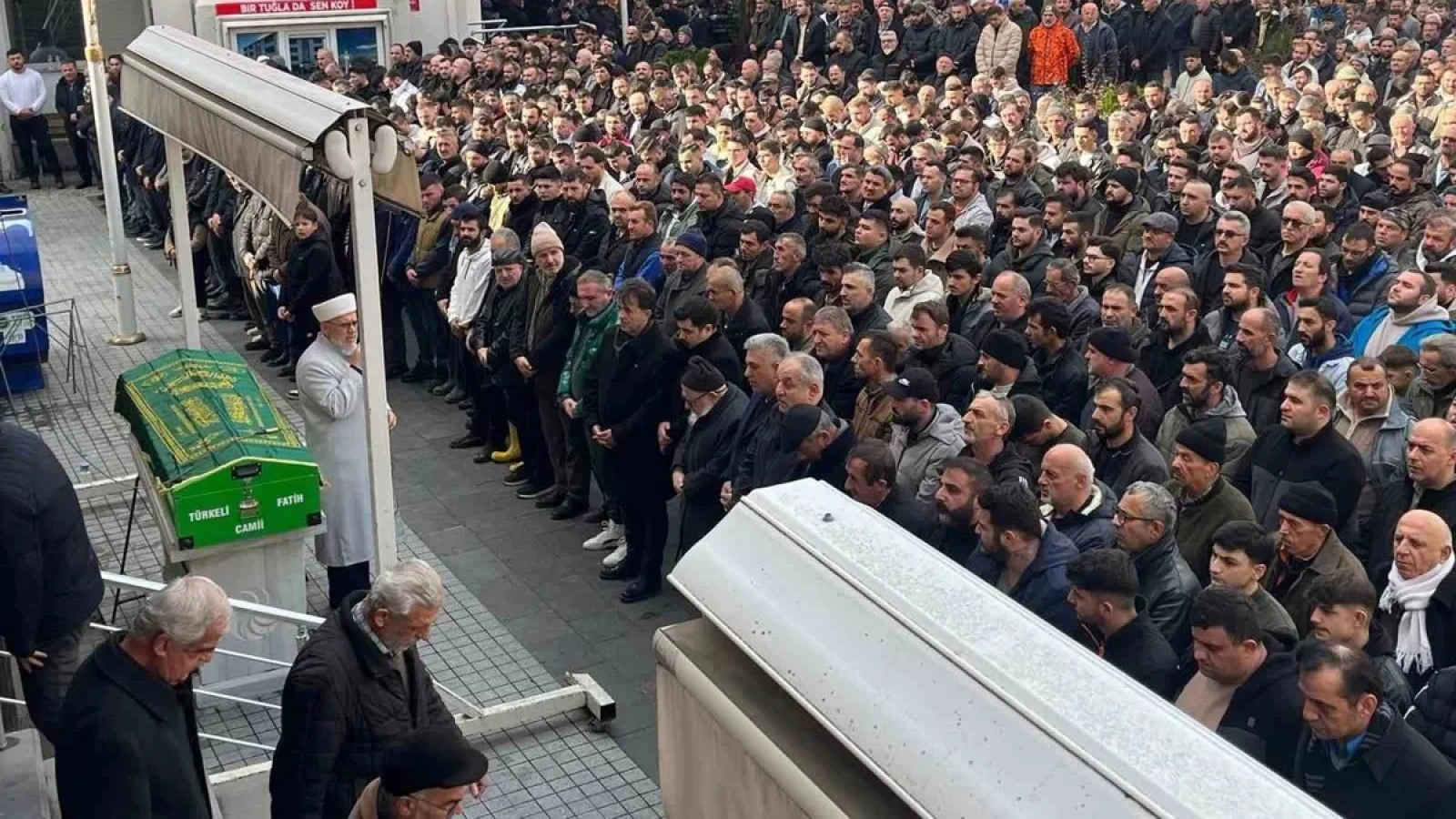 1200x675-trafik-kazasinda-hayatini-kaybeden-muhtar-son-yolculuguna-ugurlandi-1767549187435