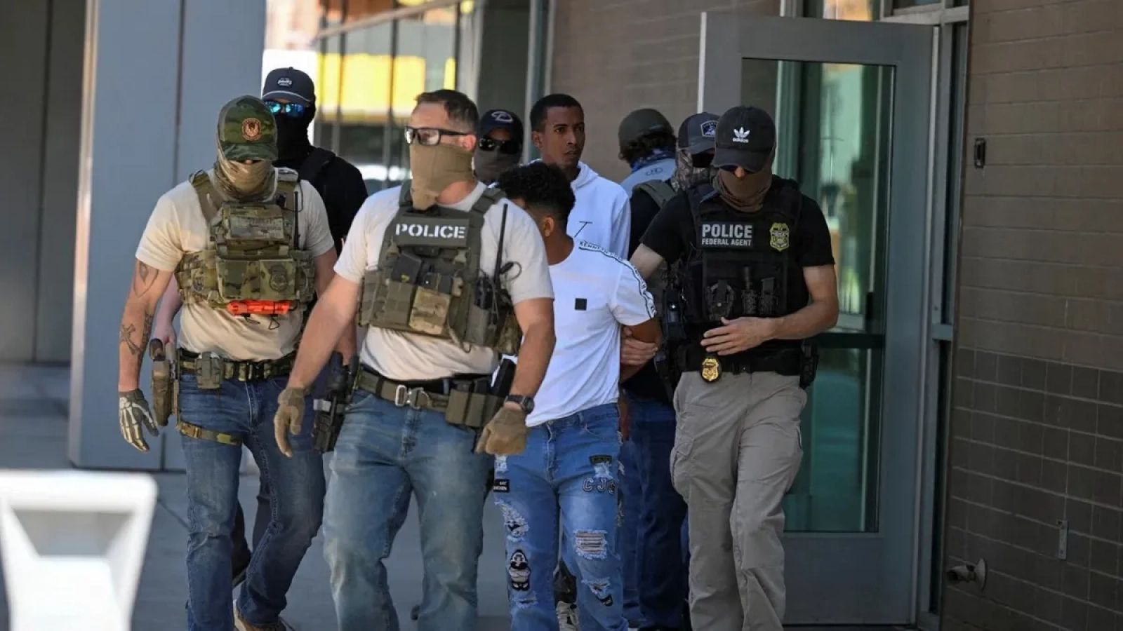 1200x675-trump-chicago-ve-los-angelestaki-ulusal-muhafizlari-geri-cekiyor-1767236897484