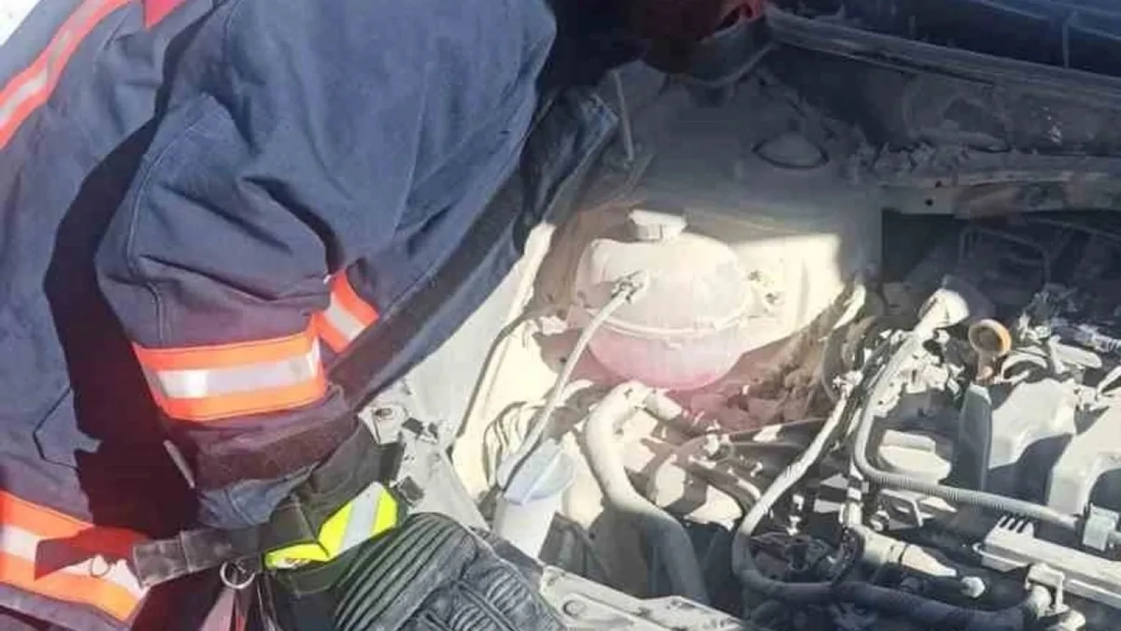 1200x675-vanda-seyir-halindeki-otomobil-yandi-1768733119896