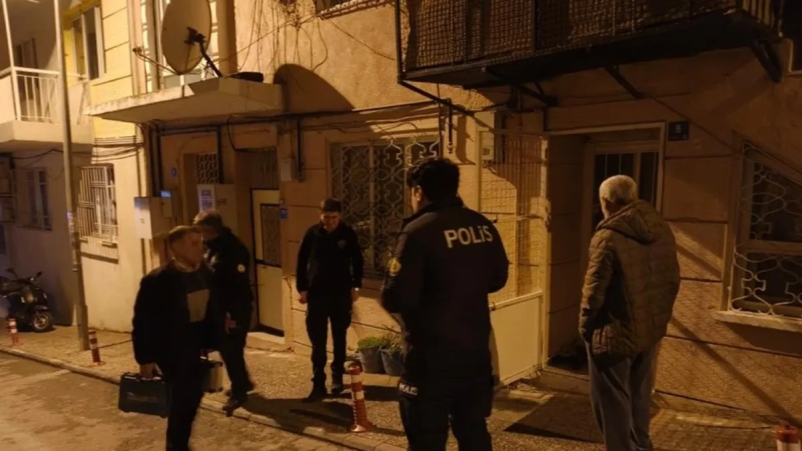 1200x675-yeni-yilda-talihsiz-anlar-camasir-asarken-balkonda-mahsur-kaldi-1767235108043