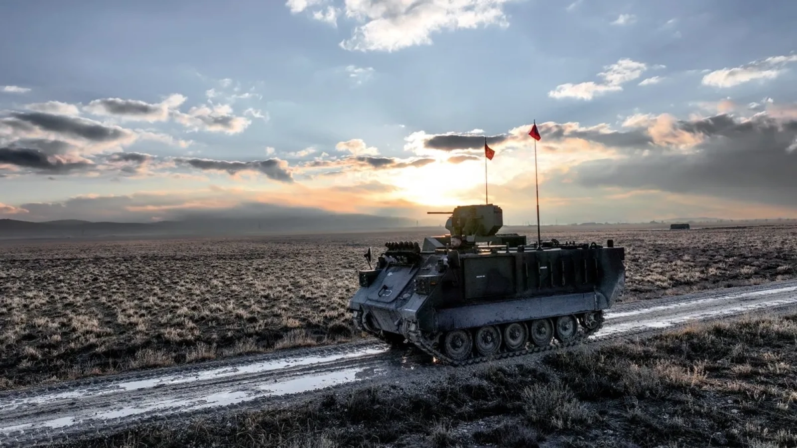 1200x675-yerli-ve-milli-teknoloji-sahada-turkiyenin-ilk-elektrikli-zirhli-personel-tasiyicisi-e-zpt-gorucuye-cikti-1768576997787