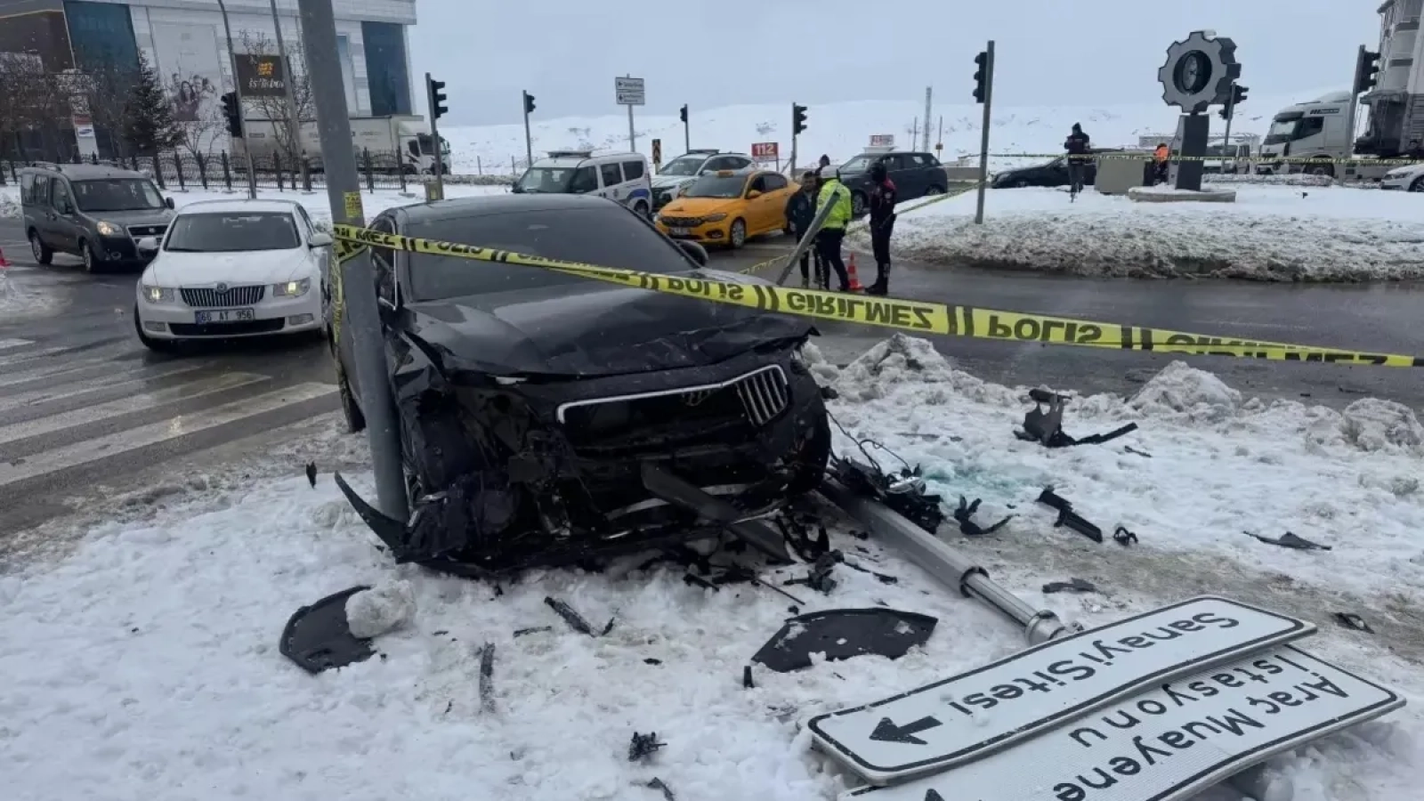 1200x675-yozgatta-uc-aracin-karistigi-kazada-3-kisi-yaralandi-1768728354354