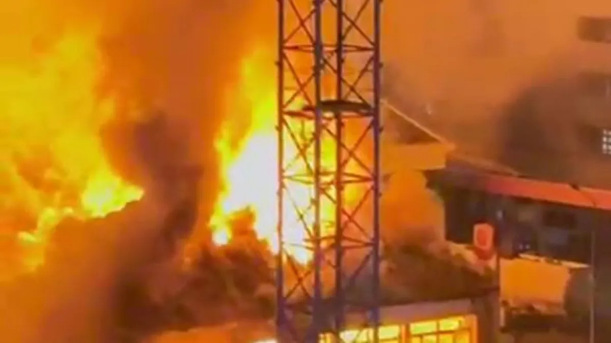 Akaryakıt istasyonu yanında yangın: Bina alev alev yandı