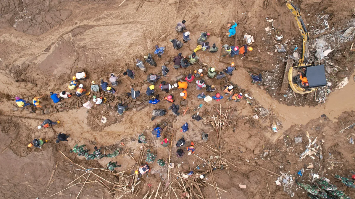 Endonezya’da toprak kayması: Ölü sayısı 25’e yükseldi