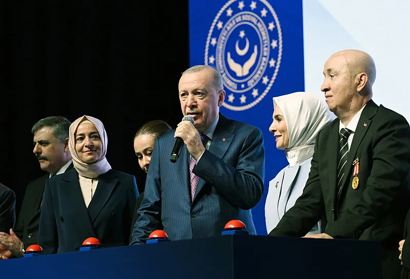 Başkan Recep Tayyip Erdoğan, 'Şehit Yakınları, Gazi ve Gazi Yakınlarımızın Kamu Kurumlarına Yerleştirilmesi Kura Töreni'ne katıldı. (Foto: AA)