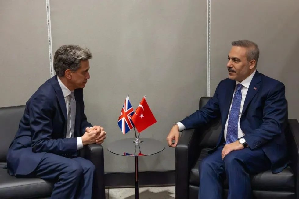 Dışişleri Bakanı Hakan Fidan, İngiliz mevkidaşı Ed Miliband ile New York’ta bir araya geldi. (Foto: İHA)