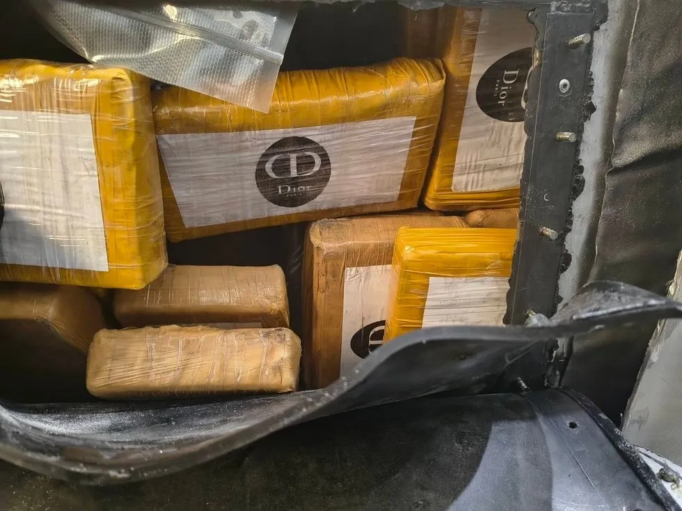 Türkiye'ye sokulmak istenen 20 kilo esrar ve 20 kilo kokain (Foto: İHA)