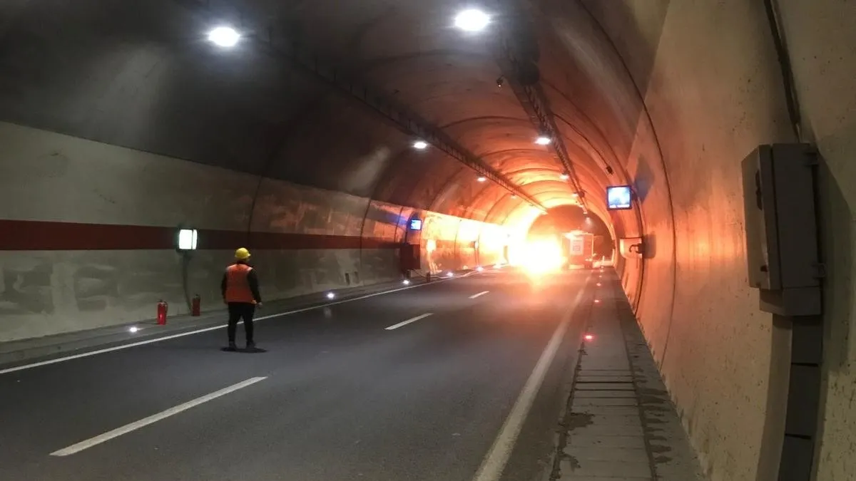 Trabzon’da tünel içinde can pazarı! Alev topuna dönen otomobilin sürücüsü yanarak can verdi