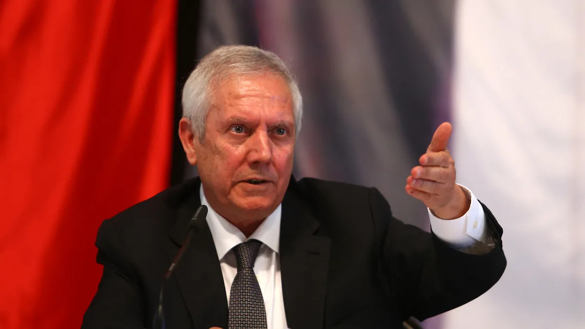 Aziz Yıldırım’dan Galatasaray-Fenerbahçe derbisi öncesi karar! Tribünde olmayacak