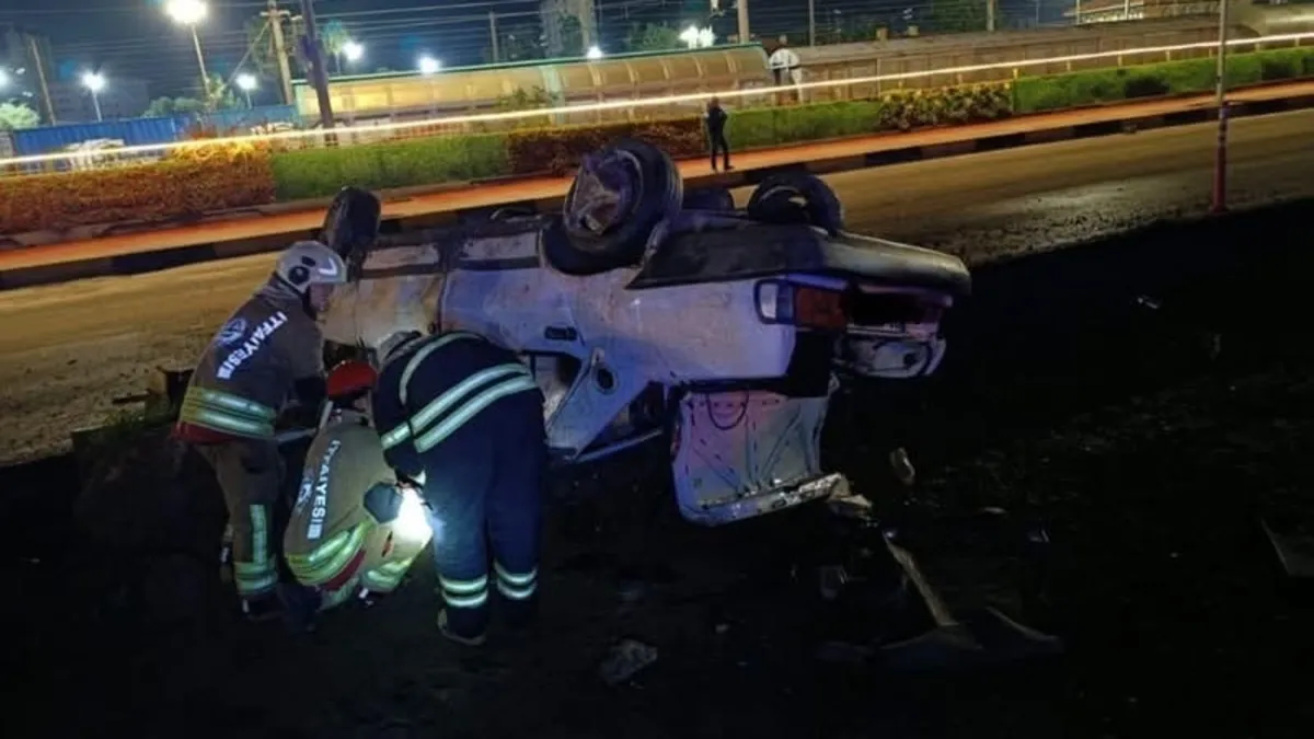 Hatay’da kontrolden çıkan otomobil takla atıp ters döndü: 3 yaralı
