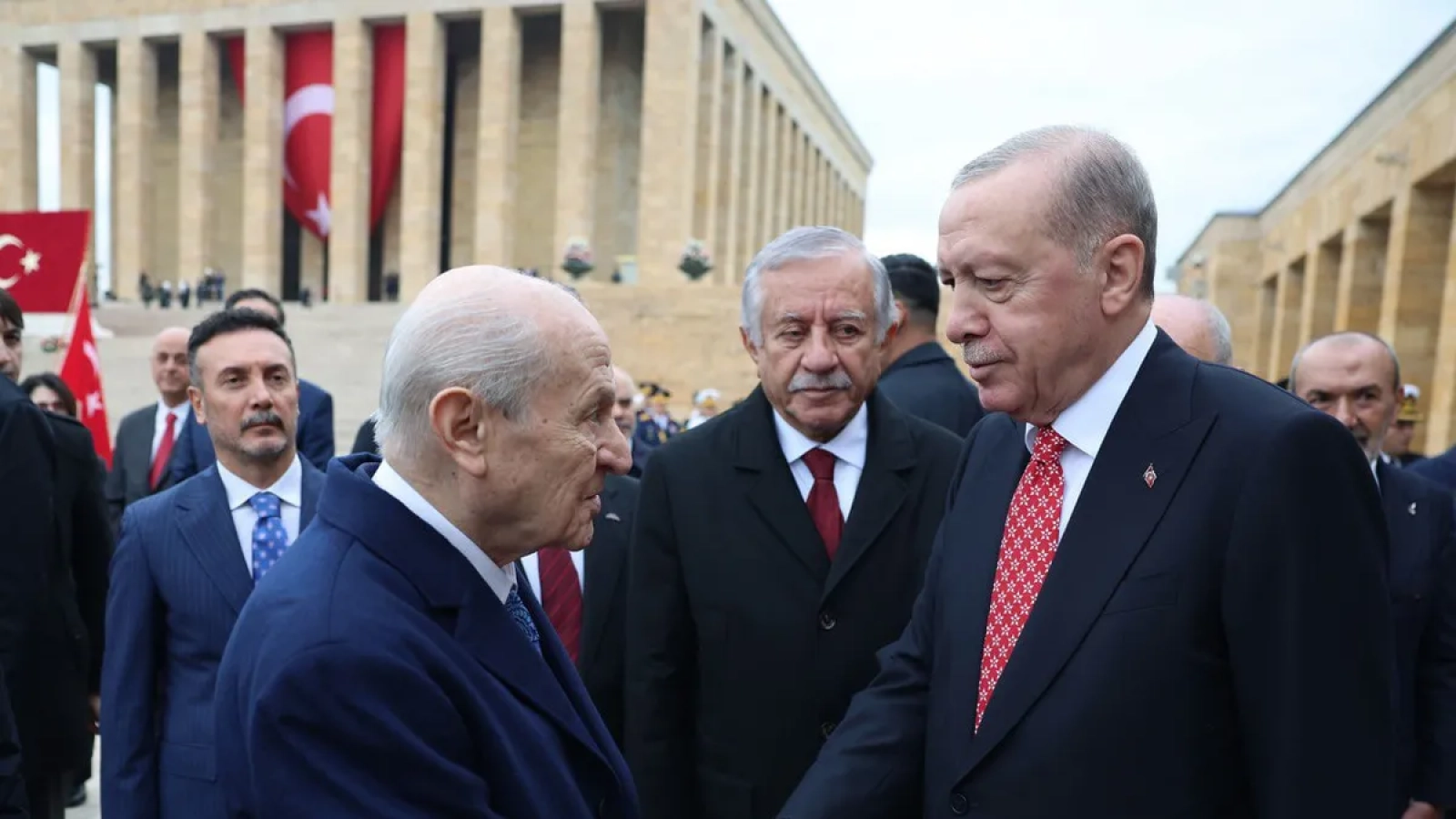 1200x675-baskan-erdogan-bahceli-ile-anitkabird-bir-araya-geldi-kravatindaki-kaan-detayi-gundem-oldu-1793265742811