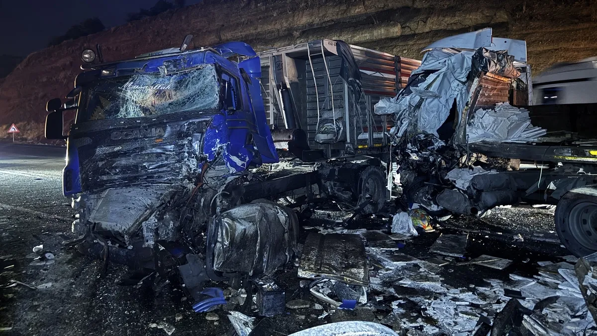 Elazığ-Malatya yolunda 3 tır birbirine girdi: 1 ölü 1 yaralı