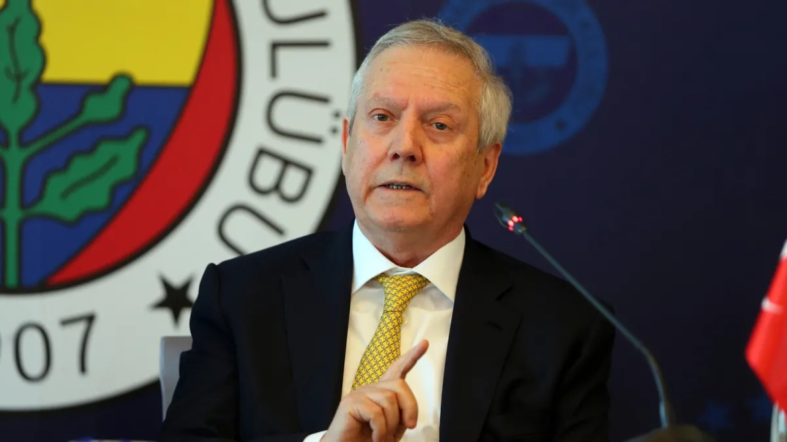 1200x675-fenerbahcede-aykut-kocaman-bombasi-montella-ve-avci-derken-surpriz-gelisme-1793254245379