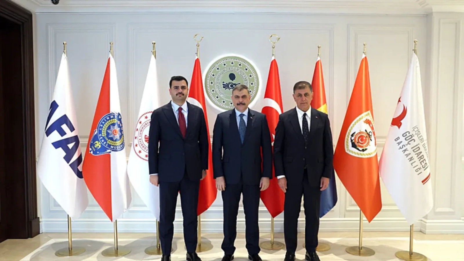 1200x675-icisleri-bakani-mustafa-ciftci-izmir-buyuksehir-belediye-baskani-tugayi-kabul-etti-1793191055200