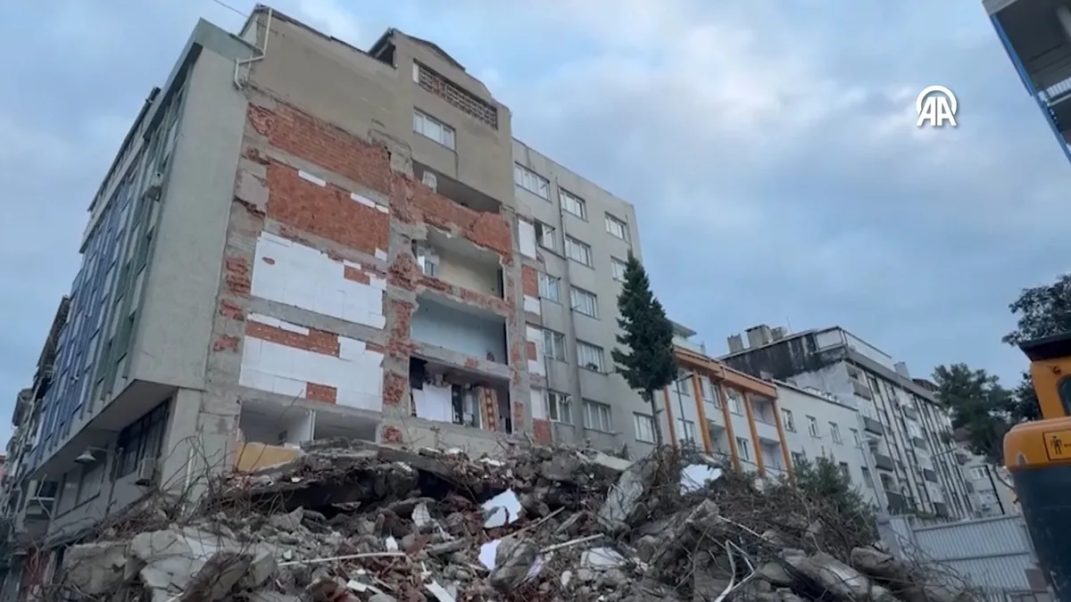 İstanbul’da kentsel dönüşüm yıkımında şoke eden görüntü!